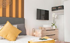 Cosy And Central In Claremont